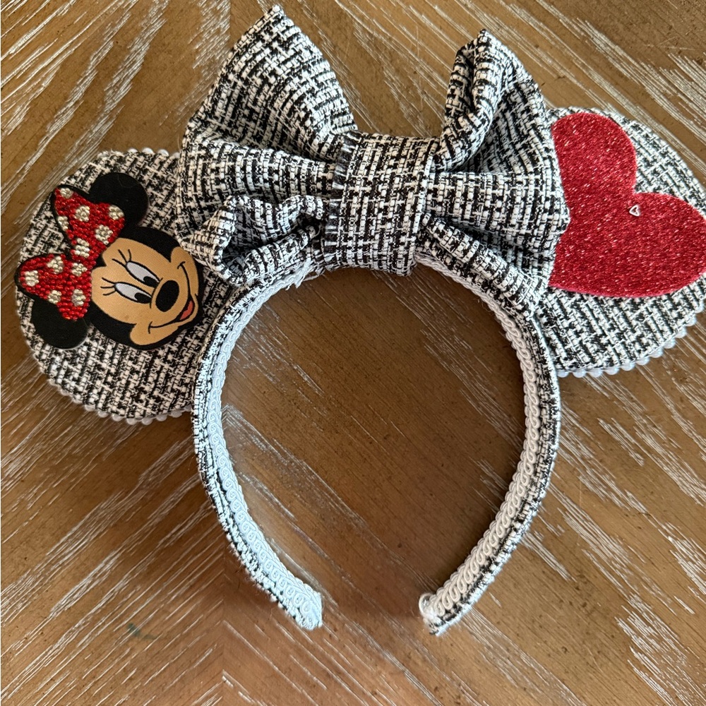 Minnie Mouse Mouse Ears with Bow and Heart - Black and Red